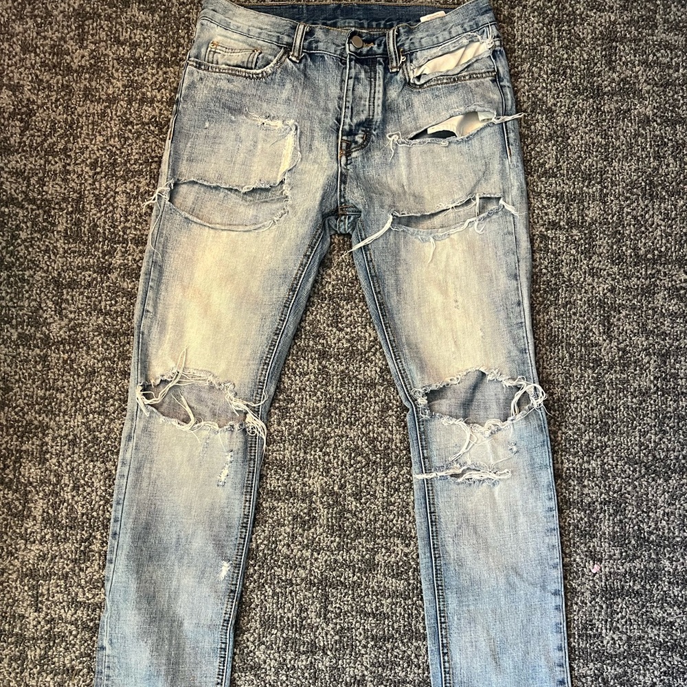 MNML RIPPED SKINNY JEANS